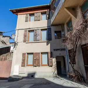 Appartement L'écureuil Dans La Vieille Maison Centre D'embrun, Embrun